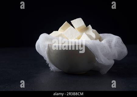 In Stücke geschnittenes Paneer (Kuhmilchkäse, Indien) Stockfoto