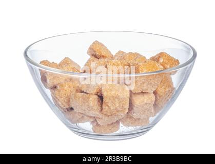Zuckerwürfel in der Schüssel auf weißem Hintergrund Stockfoto