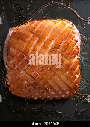 Knusprig gebratenes Schweinefleisch von oben gesehen Stockfoto