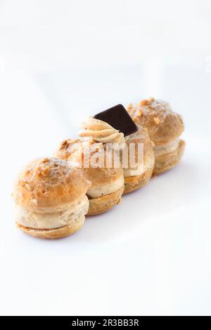 Elongated Paris Brest (Choux Gebäck, Frankreich) Stockfoto