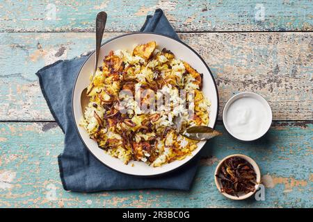 Indisches Reisgericht hyderabadi Biryani mit Huhn und Basmati-Reis Stockfoto