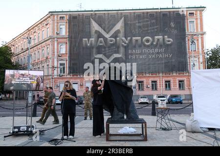 KIEW, UKRAINE - 20. MAI 2023 - die Einweihung der Einrichtung, die die Stärke und den Glauben der Kriegsgefangenen Azovstals symbolisiert, findet in Sofiiska S statt Stockfoto