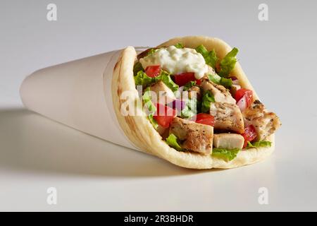 Hähnchen-Pita-Sandwich-Wrap Stockfoto