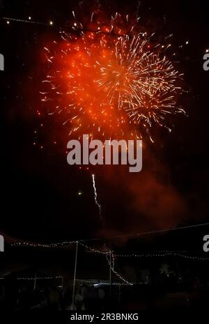 Am 4. Juli wird ein farbenfrohes Feuerwerk ausgestellt Stockfoto