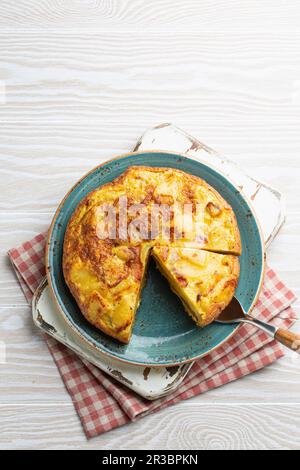 Hausgemachte spanische Tortilla - Omelette mit Kartoffeln Stockfoto