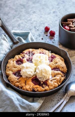 Pfannkuchen mit Vanilleeis Stockfoto