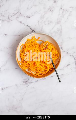 Spaghetti-Nudeln aus Butternusskürbis Stockfoto