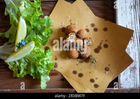 Olive Ascolane: Italienische gefüllte und gebratene Oliven Stockfoto