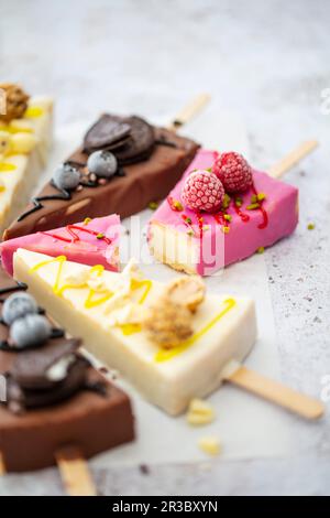 Drei verschiedene Arten von Käsekuchen Stockfoto