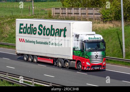 Ruby Mair, Eddie Stobart Scania Heavy Goods & Commercial Traffic, Transport, Mercedes Benz LKW, Transport, Lkw, Fracht, Fahrzeug, Lieferung, Transport für nachhaltigen Verteilerverkehr, gewerbliche Fracht auf der Autobahn M6 UK Stockfoto