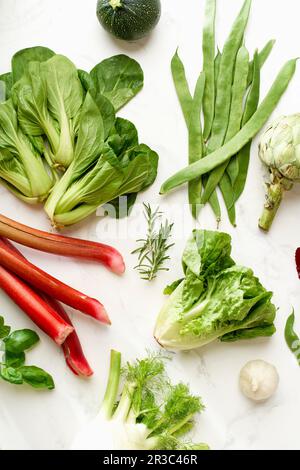 Flach liegend mit veganen Lebensmittelzutaten Stockfoto