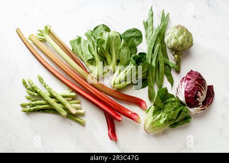 Flach liegend mit veganen Lebensmittelzutaten Stockfoto