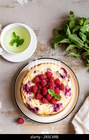Ricotta-Kuchen mit Himbeeren Stockfoto