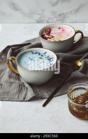 Mondmilch, blau und rosa Stockfoto