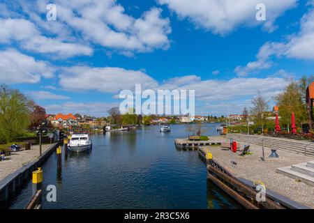 Malchow, Blick von der Drehbrücke, Mecklenbrug-Seengebiet, Mecklenburg-Vorpommern, Ostdeutschland Stockfoto