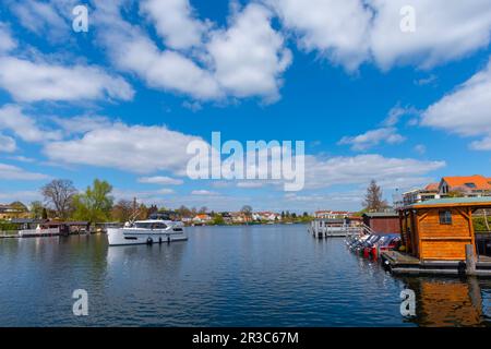 Malchow, Blick von der Drehbrücke, Mecklenbrug-Seengebiet, Mecklenburg-Vorpommern, Ostdeutschland Stockfoto