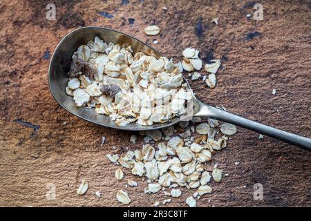 Müsli auf einem Löffel Stockfoto