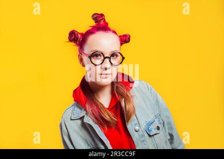 Junge, fleißige Frau, die beste Schülerin ihrer Klasse Stockfoto