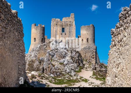 Ruinen von Rocca Calascio in den Abruzzen - Gran Sasso Nationalpark in Süditalien Stockfoto