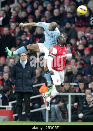 Manchester Citys Gael Clichy kämpft mit Arsenals Bacary Sagna. Man City schlägt Arsenal 2:0Arsenal 13/01/13 Arsenal V Manchester City 13/01/13 der PR Stockfoto
