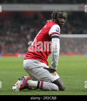 Arsenals Bacary Sagna wird verdorben und blickt auf die Fans zurück. Man City schlägt Arsenal 2:0Arsenal 13/01/13 Arsenal V Manchester City 13/01/13 The Premie Stockfoto