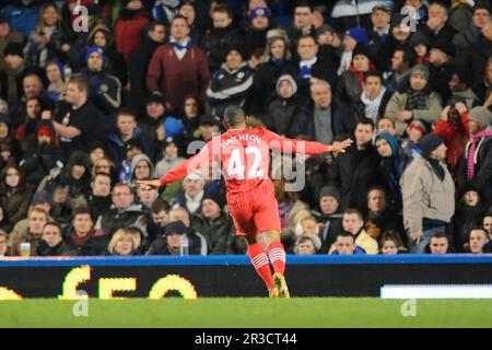 Jason Puncheon aus Southampton erzielt beim Barclays Premier League-Spiel zwischen Chelsea und Southampton in Stamford den Equalizer um 2-2 Punkte Stockfoto