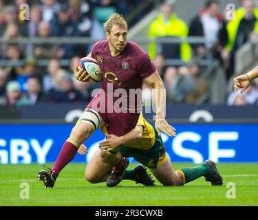 Chris Robshaw aus England betritt das Upfield während des Cook Cup zwischen England und Australien, Teil der QBE International Serie, am Samstag in Twickenham Stockfoto