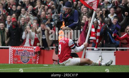 Arsenals Lukas Podolski feiert, nachdem er sein erstes Tor und Arsenals zweites Tor geschossen hat. Arsenal Lead 2:1Arsenal 17/11/12 Arsenal V Tottenham Hotspurs 17/11/1 Stockfoto