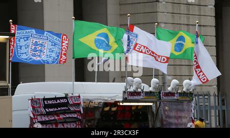 Englische und brasilianische Flaggen außerhalb des Bodens. England schlägt Brasilien 2:1England 06/02/13 England V Brasilien 06/02/13 International Friendly Foto: Richa Stockfoto