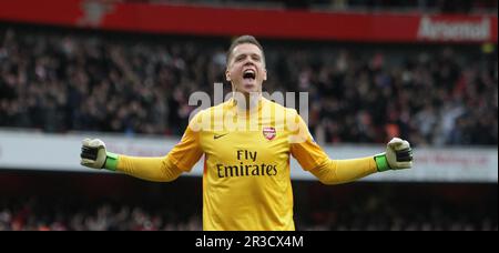 Arsenals Wojciech Szczesny feiert ihr viertes Tor von Arsenal Santi Cazorla. Arsenal gewinnt 4:1Arsenal 17/11/12 Arsenal V Tott Stockfoto