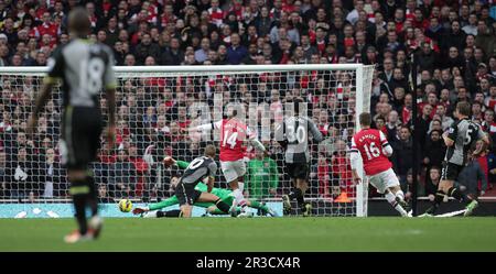 Arsenals Theo Walcott erzielt seine Seiten Fünftes Tor Arsenal 17/11/12 Arsenal V Tottenham Hotspurs 17/11/12 das Premier League Foto: Richard Washbrooke, Stockfoto