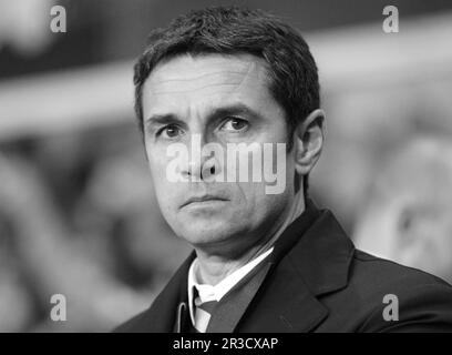 Olympique Lyonnais Remi Garde vor dem Spiel. Spurs Beat Lyon 2:1Tottenham Hotspur 14/02/13 Tottenham Hotspur V Olympique Lyonnais 14/02/13 UEFA EU Stockfoto