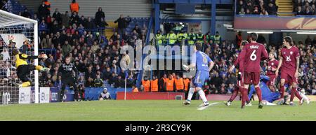 Chelsea's Fernando Torres erzielt seine Seiten drittes Tor und sein zweites Tor. Chelsea schlägt Rubin Kazan 3:1Chelsea 04/04/13 Chelsea V Rubin Kazan 04/04 Stockfoto