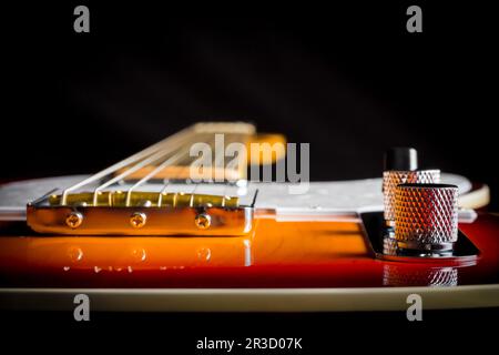 Nahaufnahme einer Sunburst-Elektrogitarre Stockfoto