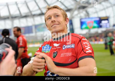 Jonny Wilkinson von RC Toulon dankt den Fans für ihre Unterstützung, nachdem sie das Finale des Heineken Cup zwischen ASM Clermont Auvergne und RC Toulon im gewonnen haben Stockfoto