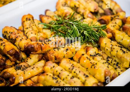 Kröten-im-Loch-Würste im Gebäck Stockfoto