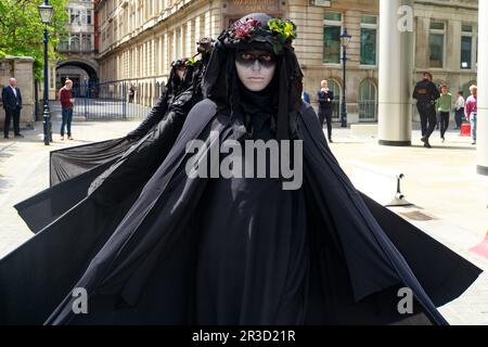 London, England, Vereinigtes Königreich 23. Mai 2023 in Verbindung mit der Shell AGM in London veranstaltet Money Rebellion Proteste bei Vanguard und Blackrock, den beiden größten Aktionären Stockfoto