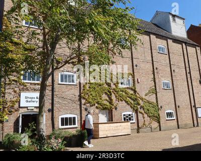 Snape Maltings, Suffolk, Großbritannien - 23. Mai 2023 : Geschäfte, Kunstgalerien und Residenzen in diesem Zentrum für Kunst und Kultur. Stockfoto