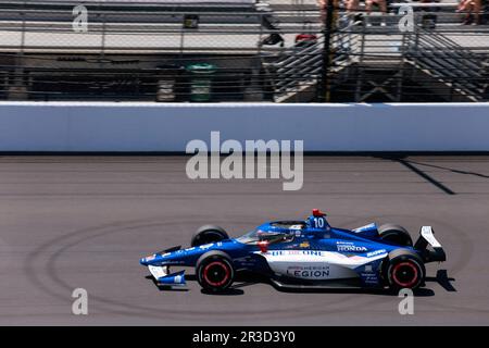 INDIANAPOLIS, INDIANA - MAI 21: Alex Palou (21) qualifiziert sich für die schnelle 12 am zweiten Tag der Qualifikation für den 2023 Indy 500 auf dem Indianapolis Motor Speedway am 20. Mai 2023 in Indianapolis, Indiana. Stockfoto