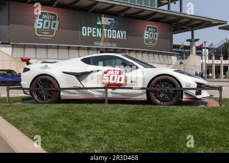 Indianapolis - Circa Mai 2023: Chevrolet Corvette Indianapolis 500 Pace Car. Chevy ist das offizielle Auto des Indy 500. Stockfoto