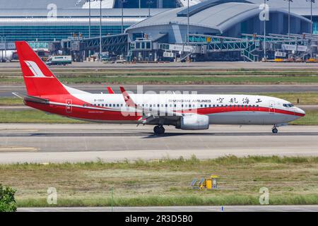 Shanghai Airlines Boeing 737-800 Aircraft Guangzhou Airport Stockfoto