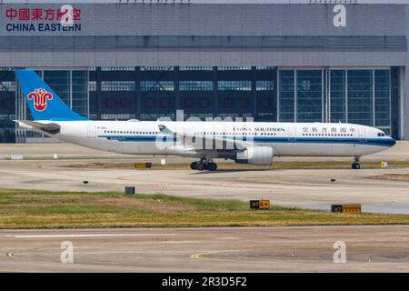 China Southern Airlines Airbus A330-300 Flughafen Shanghai Hongqiao Stockfoto