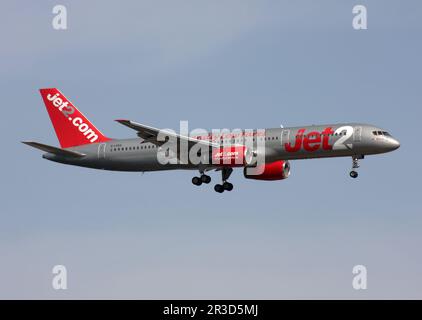 Eine Boeing 757-200 von Jet2 nähert sich dem Flughafen Mallorca Stockfoto