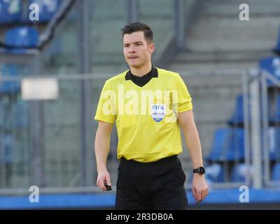 FIFA und DFB Fußball-Schiedsrichter Harm Osmers DFB 3.Liga Ssaison 2020-21 Stockfoto