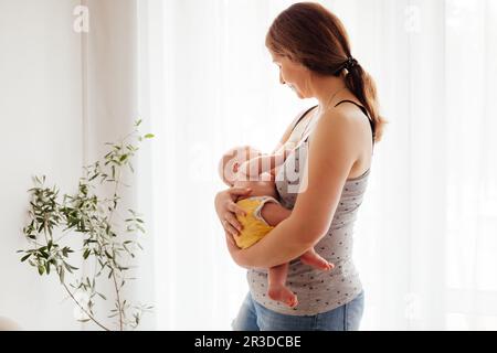 Frau in postpartale Depression Gefühl unemotional und erschöpft Stockfoto