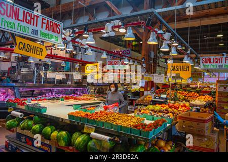 Innenansicht des Granville Island Public Market in Vancouver, Kanada Stockfoto