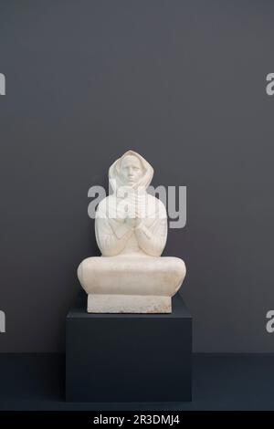 Paris, Frankreich - 05 18 2023: Musée D'Orsay. Skulptur die Mutter des Künstlers, geschnitzt von Ivan Mestrovic Stockfoto