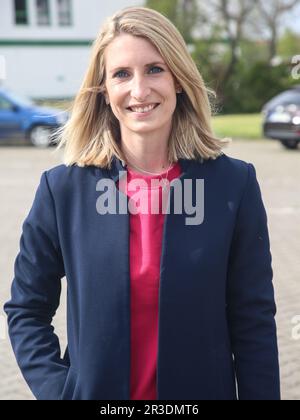 TV- und Sportmoderatorin Stefanie Blochwitz auf der 08.05.2021 neben der MDCC Arena Magdeburg Stockfoto