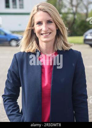 TV- und Sportmoderatorin Stefanie Blochwitz auf der 08.05.2021 neben der MDCC Arena Magdeburg Stockfoto