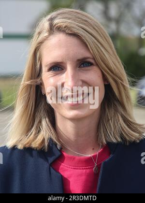 TV- und Sportmoderatorin Stefanie Blochwitz auf der 08.05.2021 neben der MDCC Arena Magdeburg Stockfoto